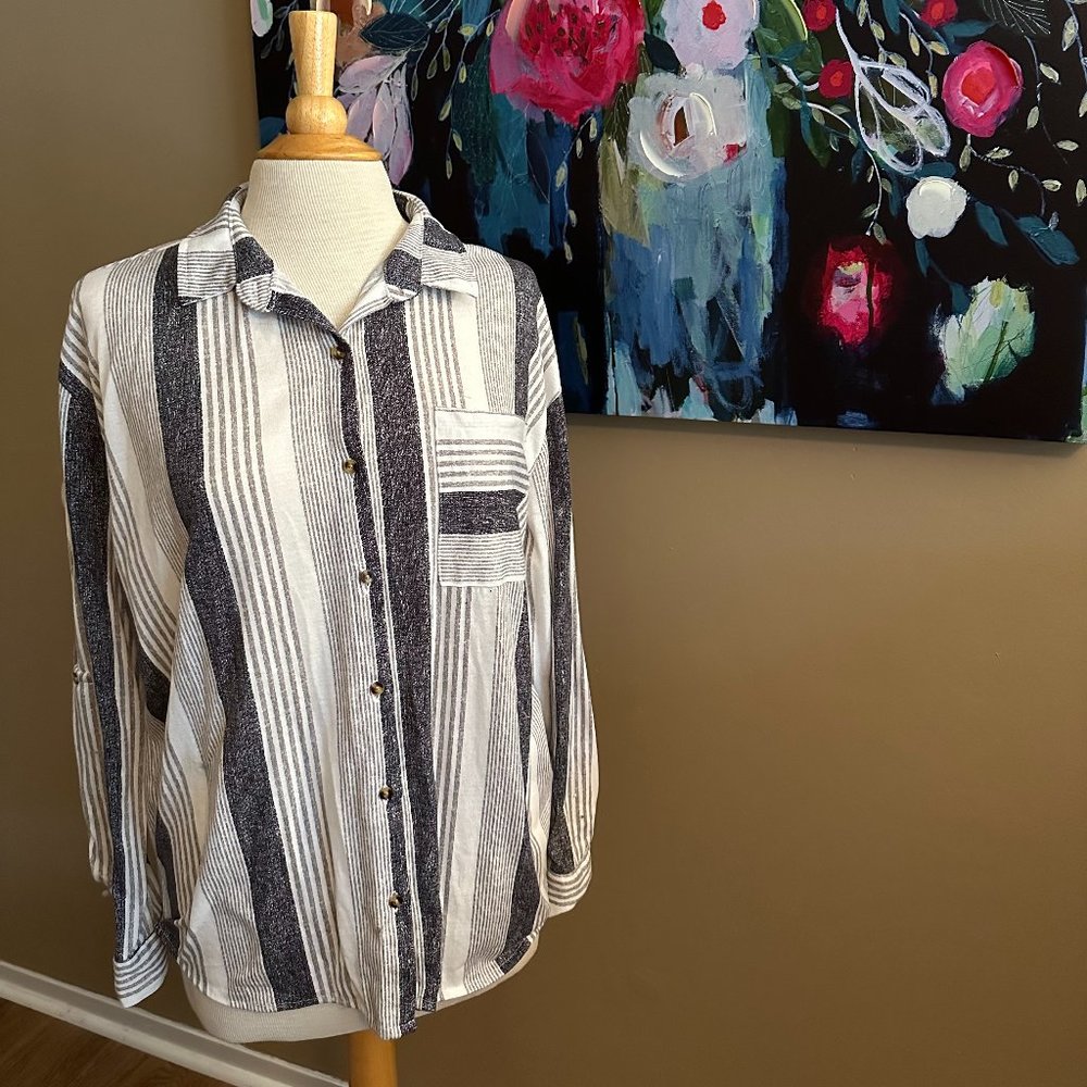 Eden & Olivia Striped Long Sleeve Button Up Shirt Size Large